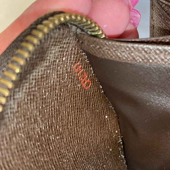 Louis Vuitton Zippy Wallet - Picture 6 of 13